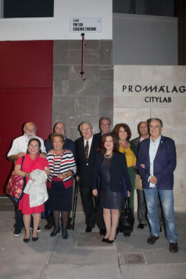 Foto de grupo. Inauguración de la plaza Pintor Eugenio Chicano. Málaga. Noviembre de 2016