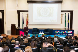 Aitor Sánchez en su conferencia "Dialogando para desmontar mitos sobre nutrición". Facultad de Medicina. Marzo de 2017