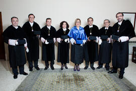 Retrato de grupo previo a la imposición de la Medalla de Oro de la Universidad de Málaga a Adelaida de la Calle. Paraninfo. Mayo de 2016