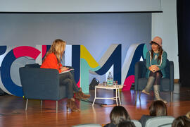 Cristina Mena "Dialogando" con Raquel Haro sobre "cómo convertir tus dramas en una bonita historia". Facultad de Psicología y Logopedia de la Universidad de Málaga. Febrero de 2022