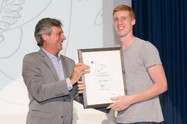 Entrega del Premio Mejor Deportista Malagueño a Alberto Díaz Ortiz en la Gala del Deporte Universitario 2017. Escuela Técnica Superior de Ingeniería de Telecomunicaciones. Junio de 2017