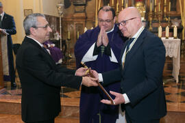 Entrega del bastón de mando de la Universidad de Málaga a la Cofradía de los Estudiantes. Misa de Lunes Santo. Iglesia de San Agustín. Marzo de 2018