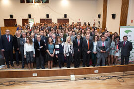 Foto de grupo en el homenaje de Unicaja a la Facultad de Económicas. Paraninfo. Abril 2015