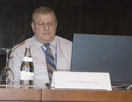 Michel Sagiv. Panel de Expertos. 2º Congreso Internacional de Actividad Físico-Deportiva para Mayores de la Universidad de Málaga. Palacio de Ferias y Congresos de Málaga. Marzo de 2007