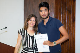 Purificación Zayas con un alumno en su graduación. Centro Internacional de Español. Julio de 2014