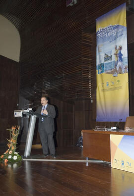 Antonio Merino. Panel de Expertos. 2º Congreso Internacional de Actividad Físico-Deportiva para Mayores de la Universidad de Málaga. Palacio de Ferias y Congresos de Málaga. Marzo de 2007