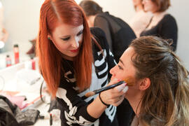 Sesión de maquillaje. Ensayos para la Gala Inaugural de la XXIV edición de Fancine de la Universidad de Málaga. Teatro Cervantes. Noviembre de 2014