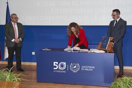 Toma de posesión de Silvia Olmedo Salar como profesora titular del Área de Periodismo de la Universidad de Málaga. Toma de posesión de nuevos catedráticos y profesores titulares de la Universidad de Málaga. Paraninfo. Noviembre de 2023