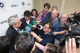 Antonio Banderas y José Ángel Narváez. Acto de la Fundación Lágrimas y Favores. Entrega de los Premios de Investigación de la Cátedra de Estudios Cofrades. Rectorado. Abril de 2019