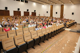 Asistentes a la graduación y clausura del curso del Aula de Mayores de la Universidad de Málaga. Paraninfo. Junio de 2015