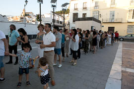 Llegada de asistentes. Actuación solidaria "La Chirigota del Selu". Cursos de Verano de la Universidad de Málaga. Vélez-Málaga. Julio de 2019