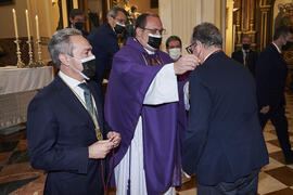 Entrega de medalla de la Cofradía de los Estudiantes. Misa de Lunes Santo. Iglesia de San Agustín. Abril de 2022