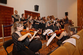 Coro Oficial de la Universidad de Málaga. Homenaje al personal que cumple 25 años al servicio de la Universidad de Málaga y al personal jubilado. Paraninfo. Julio de 2013
