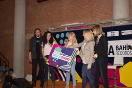 Entrega de premios a mejor stand. Jornadas de Puertas Abiertas de la Universidad de Málaga. Complejo Polideportivo Universitario. Abril de 2015
