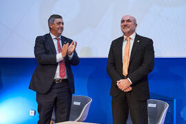 Teodomiro López y Eugenio Luque. Entrega de la distinción "Oikonomos" de la Facultad de Ciencias Económicas y Empresariales de la Universidad de Málaga. Paraninfo. Diciembre de 2024