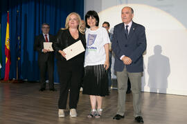 Entrega de mención especial a Paqui Bazalo. Gala del Deporte Universitario 2018. Escuela Técnica Superior de Ingeniería de Telecomunicaciones. Junio de 2018