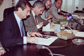 Firma del convenio Diderot para la realización de la Enciclopedia Electrónica de Andalucía. Mayo de 1991