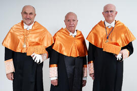 Retrato de grupo previo a la investidura como Doctor "Honoris Causa" por la Universidad de Málaga de Alejandro Portes . Paraninfo. Octubre de 2024