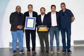 Entrega del premio Periodismo Deportivo a la Asociación de Periodistas Deportivos de Málaga. Gala del Deporte Universitario 2019. Escuela Técnica Superior de Ingeniería de Telecomunicaciones. Junio de 2019