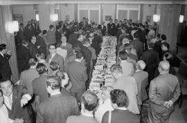 Málaga. Comida con motivo de la inauguración y bendición del nuevo local de la Peña Malaguista. Mayo de 1963