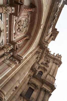 Catedral de Málaga durante el acto de la Cofradía de los Estudiantes. Plaza del Obispo, Málaga. Abril de 2022