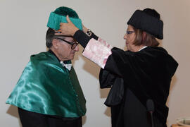 Investidura como Doctor "Honoris Causa" de D. Vicenç Navarro por la Universidad de Málaga. Paraninfo. Diciembre de 2009