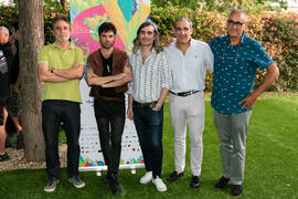 Foto de grupo previa al concierto de Joe Crepúsculo. Cursos de Verano de la Universidad de Málaga. Contenedor Cultural UMA. Julio de 2018