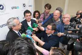 Antonio Banderas y José Ángel Narváez. Acto de la Fundación Lágrimas y Favores. Entrega de los Premios de Investigación de la Cátedra de Estudios Cofrades. Rectorado. Abril de 2019