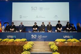 Mesa presidencial. Entrega de la Medalla de Oro de la Universidad de Málaga a Junta de Andalucía, Diputación Provincial de Málaga y Ayuntamiento de la capital. Paraninfo. Noviembre de 2023