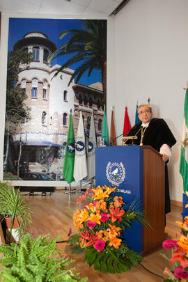 José Ángel Narváez en la imposición de la Medalla de Oro de la Universidad de Málaga a la Universidad de Granada. Paraninfo. Diciembre de 2016