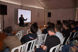 Conferencia. Jornadas de Puertas Abiertas de la Universidad de Málaga. Complejo Polideportivo Universitario. Abril de 2015