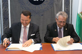 Firma de acuerdo. Presentación del Centro Internacional de Autoridades y Líderes en la Universidad de Málaga. Edificio del Rectorado. Julio de 2018