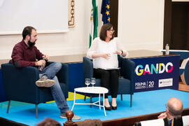 Susana Escudero y Aitor Sánchez en el coloquio "Dialogando para desmontar mitos sobre nutrición". Facultad de Medicina. Marzo de 2017