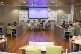 Mesa redonda: «Democracia, el gobierno de la persuasión: relatos, opiniones, espectáculo». Curso "La verdad de las mentiras". Cursos de Verano de la Universidad de Málaga. Málaga. Julio de 2019