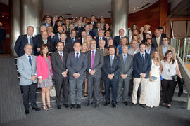 Retrato de grupo. Nombramiento de la Cofradía de los Estudiantes como miembro de honor de la Asociación de Antiguos Alumnos de la Universidad de Málaga. Foro Alumni-UMA. Mayo 2014
