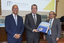 Entrega de premio extraordinario de doctorado a José Miguel Ramos Fernández. Celebración del 50 Aniversario de la Facultad de Medicina de la Universidad de Málaga. Facultad de Medicina. Octubre de 2022