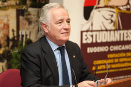 Inauguración de la exposición "Visitación del Coronado de Espinas ante el arte de vanguardia" por Eugenio Chicano. Casa Hermandad de la Cofradía. Noviembre de 2013