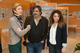 María Chantal Pérez, Ángel Idígoras y Macarena Parrado en la inauguración de la exposición "Idígoras y Pachi. 50 años de la Facultad de Ciencias Económicas y Empresariales". Facultad de Económicas. Enero de 2016