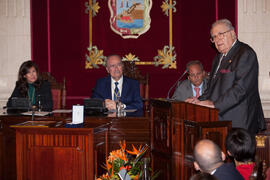 Intervención de Eugenio Chicano tras la entrega de la Medalla de la Ciudad y su nombramiento como Hijo Predilecto. Ayuntamiento de Málaga. Octubre de 2014