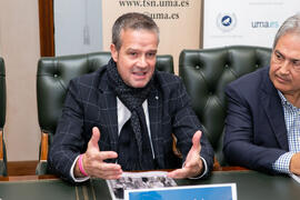Víctor González García. Presentación el número 6 de la revista TSN (Transatlantic Studies Network). Edificio del Rectorado. Noviembre de 2019