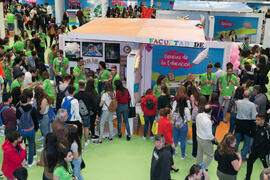 Estand de la Facultad de Turismo y de la facultad de Ciencias de la Educación. Jornadas de Puertas Abiertas de la Universidad de Málaga. Complejo Polideportivo Universitario. Abril de 2018