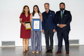 Entrega del premio "Carlos Sierra" a mejor Deportista Universitaria a la golfista Esperanza Serrano. Gala del Deporte Universitario 2019. Escuela Técnica Superior de Ingeniería de Telecomunicaciones. Junio de 2019