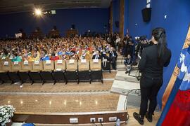 Intérprete de signos. Toma de posesión del Rector de la Universidad de Málaga y su equipo de gobierno. Paraninfo. Marzo de 2024