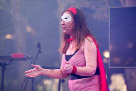 Representación de la obra "Superheroínas, S.L." de la compañía de teatro Caramala. Cursos de Verano de la Universidad de Málaga. Marbella. Julio de 2018