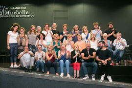 Foto de grupo tras la clase magistral "Clown: El arte de hacer el payaso". Curso de Verano "El humor en las artes escénicas". Marbella. Julio de 2018