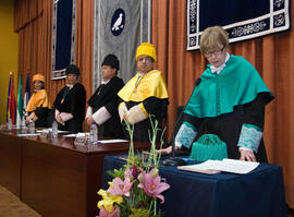 Toma de posesión de nuevos decanos, directores de centro y defensores de la Comunidad Universitaria. Paraninfo. Febrero de 2008