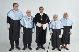 Retrato de grupo previo a la investidura como "Doctores Honoris Causa" de Antonio García Berrio y Pilar Palomo Vázquez por la Facultad de Filosofía y Letras de la Universidad de Málaga. Edificio del Rectorado. Junio de 2024