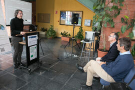 Enrique Navarrete en la presentación de la exposición bibliográfica "La Biblioteca Universitaria y el Turismo Sostenible en Málaga". Biblioteca General. Abril de 2017