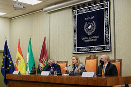 Encuentro con la Ministra de Economía Nadia Calviño en la Facultad de Ciencias Económicas y Empresariales de la Universidad de Málaga. Enero de 2022