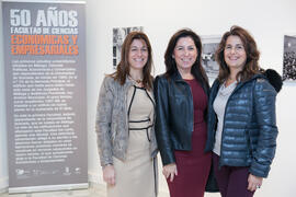Encarnación Cañadas, Beatriz Lacomba y Ana José Cisneros en la inauguración de la exposición "Málaga, 50 años de la Facultad de Económicas" en el Archivo Municipal. Archivo Municipal. Noviembre de 2015